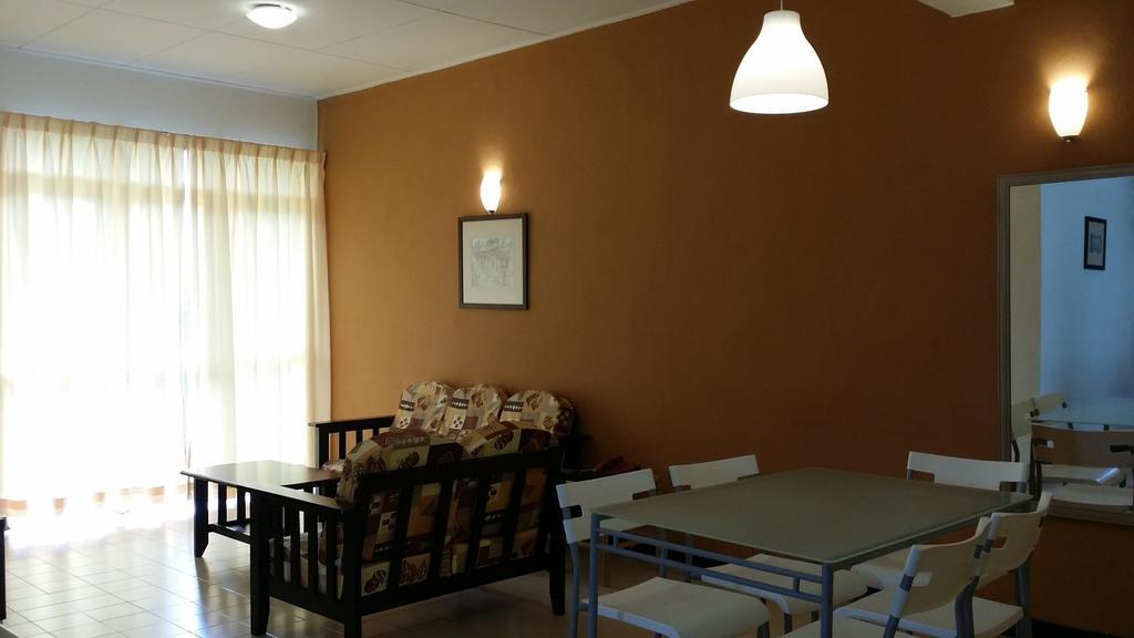 Jean Cleancomfy Apt Near Beach باتو فيرينغي الغرفة الصورة